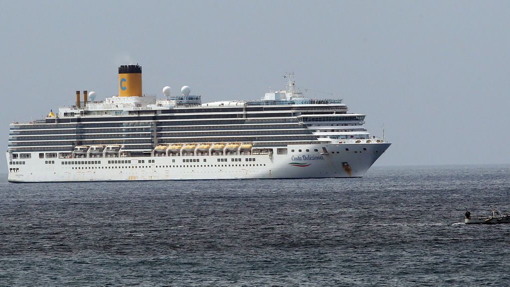EuropaPress_2866152_22_april_2020_italy_genoa_the_costa_deliziosa_cruise_ship_arrives_at_the