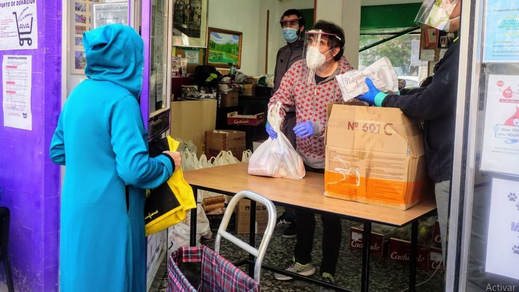 Asociaciones de vecinos desbordadas: sostén alimenticio de cada vez más familias Asociaciones de vecinos desbordadas: sostén alimenticio de cada vez más familias