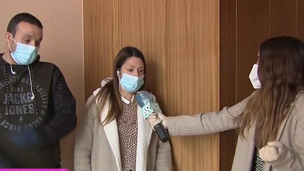 Vecinos de una residencia de Bilbao lanzan lejía a una  de sus trabajadoras