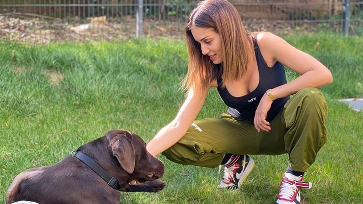 Hiba Abouk aclara si se ha saltado el confinamiento por pasear con su hijo y Achraf: "Para los 'atrevidos' que comentan"