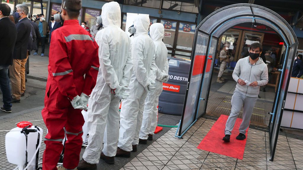 Sanidad alerta de los túneles desinfectantes de personas frente a COVID-19 Sanidad alerta de los túneles desinfectantes de personas frente a COVID-19