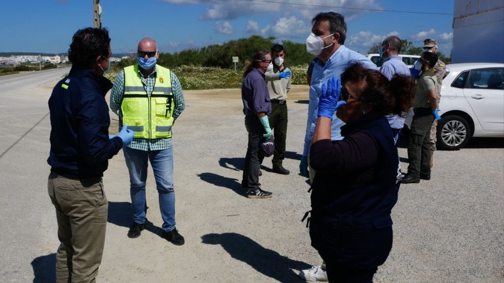 Administración y ecologistas esta mañana en la zona
