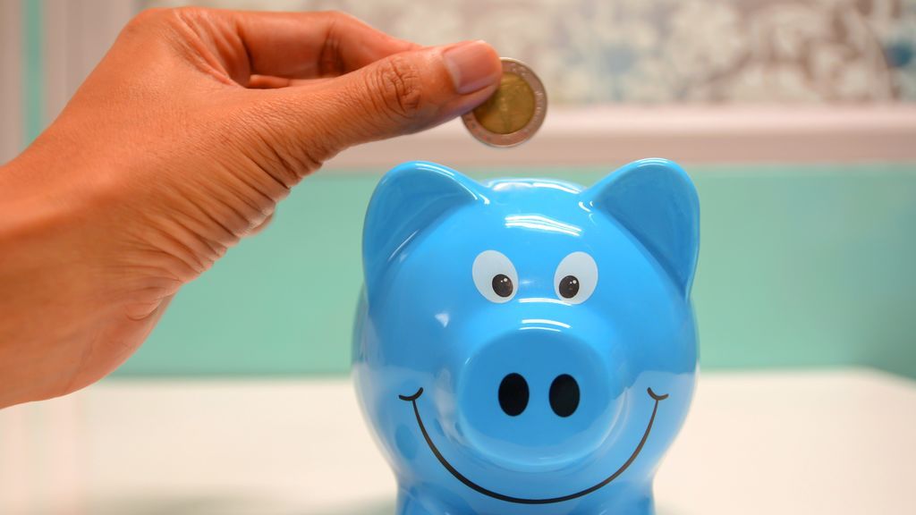 Ahorrar dinero para irte a vivir fuera es más fácil de lo que parece con estos trucos