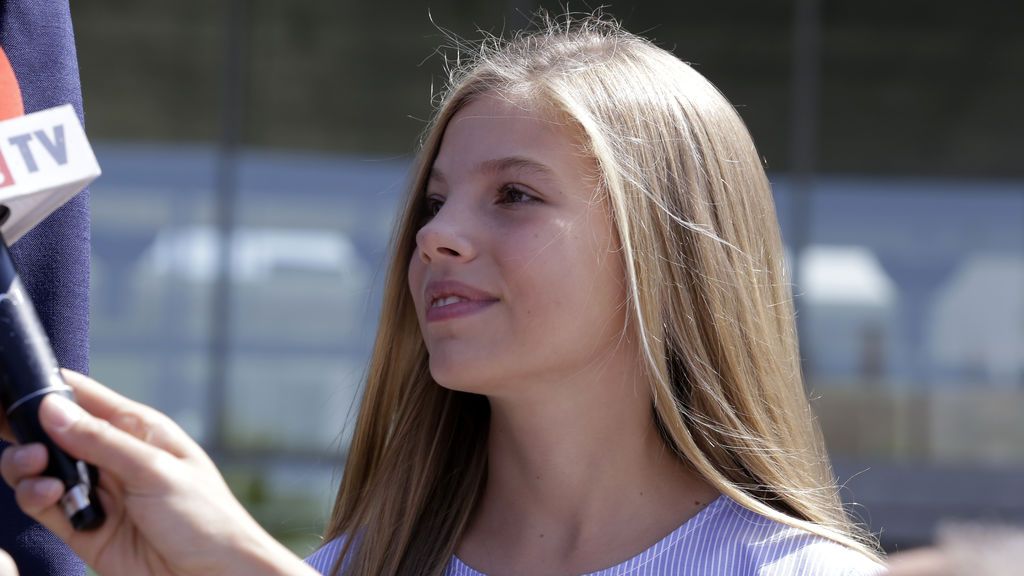 La infanta Sofía cumple 13 años a la sombra de su hermana Leonor y arropada por la reina Letizia La infanta Sofía cumple 13 años a la sombra de su hermana Leonor y arropada por la reina Letizia
