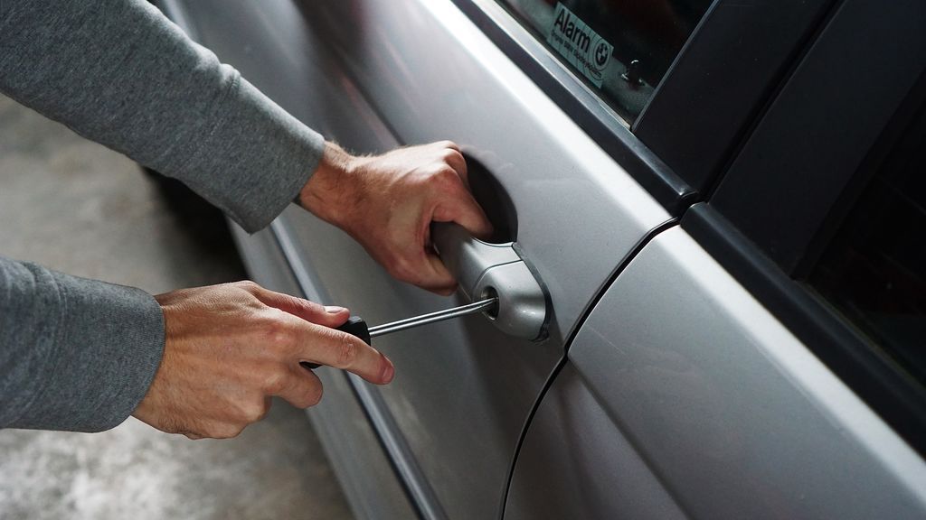 Evita que tu coche sea un reclamo para los ladrones durante el confinamiento: los consejos de la Policía Evita que tu coche sea un reclamo para los ladrones durante el confinamiento: los consejos de la Policía