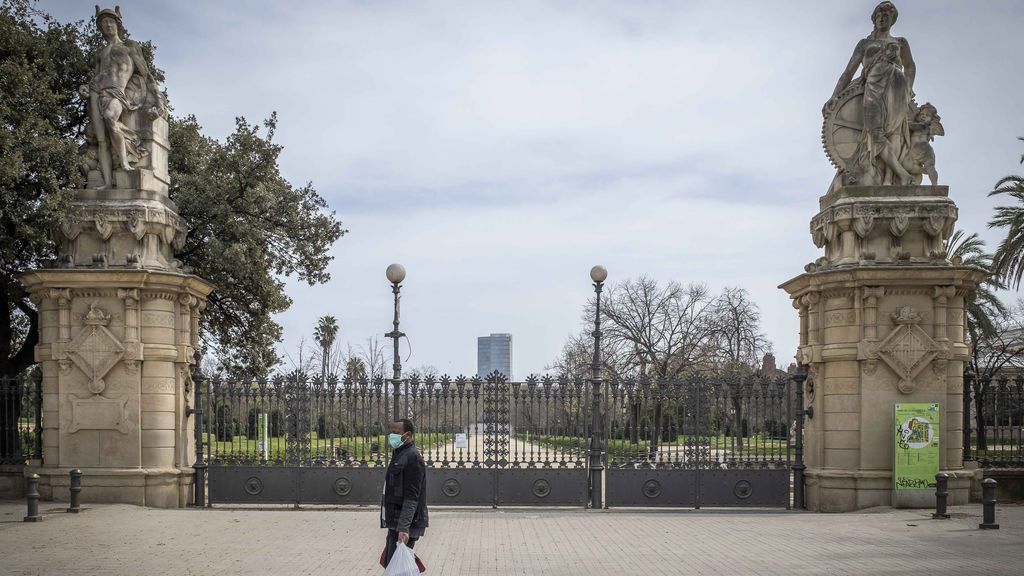 Barcelona se suma a otras ciudades españolas y reabre la mitad de sus parques tras cerrar el 14 de marzo Barcelona se suma a otras ciudades españolas y reabre la mitad de sus parques tras cerrar el 14 de marzo