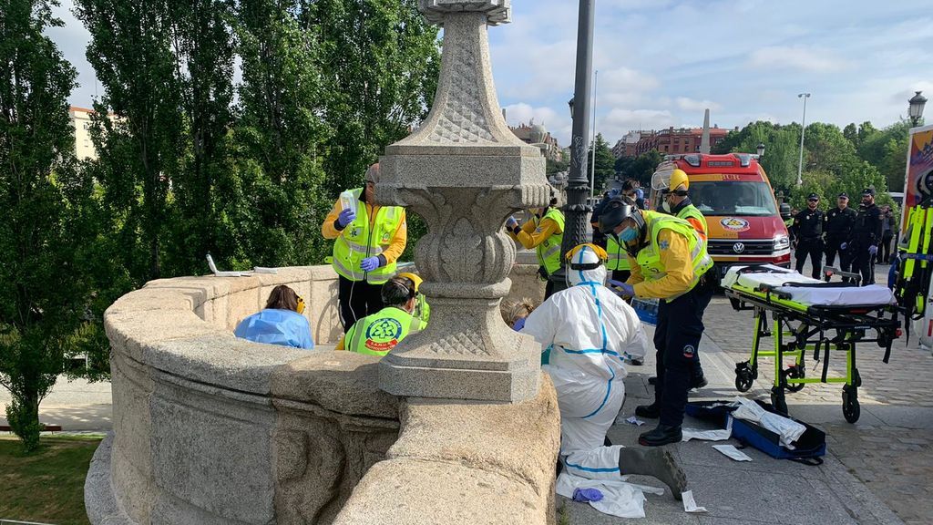 Muere un hombre mientras paseaba en Madrid y un ciclista se encuentra grave por un infarto Muere un hombre mientras paseaba en Madrid y un ciclista se encuentra grave por un infarto