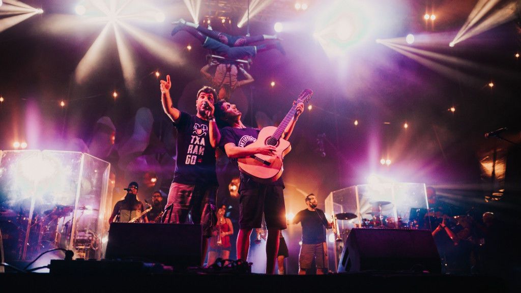 Cantantes y grupos de música se retiran del concierto organizado por Barcelona al saber que costará 200.000 euros Cantantes y grupos de música se retiran del concierto organizado por Barcelona al saber que costará 200.000 euros