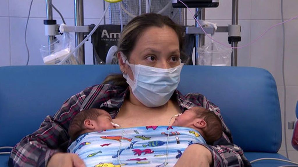 Una mujer da a luz estando sedada y cuando despierta no recuerda que estaba embarazada