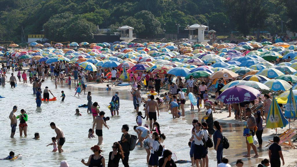 Última hora del coronavirus: aglomeraciones en China por las vacaciones de mayo