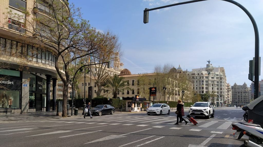 La contaminación provocada por el tráfico se desploma en todas las ciudades: Alicante y Valencia, donde más baja La contaminación provocada por el tráfico se desploma en todas las ciudades: Alicante y Valencia, donde más baja