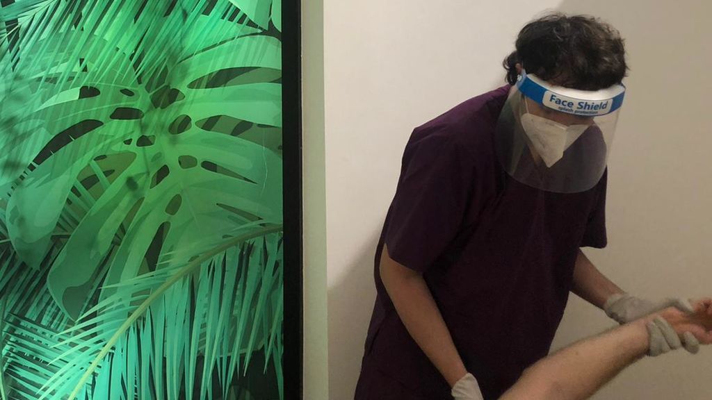 Iñaki de Prado, fisioterapeuta: “Muchos pacientes han empeorado de su lesión por no poder venir a rehabilitación” Iñaki de Prado, fisioterapeuta: “Muchos pacientes han empeorado de su lesión por no poder venir a rehabilitación”