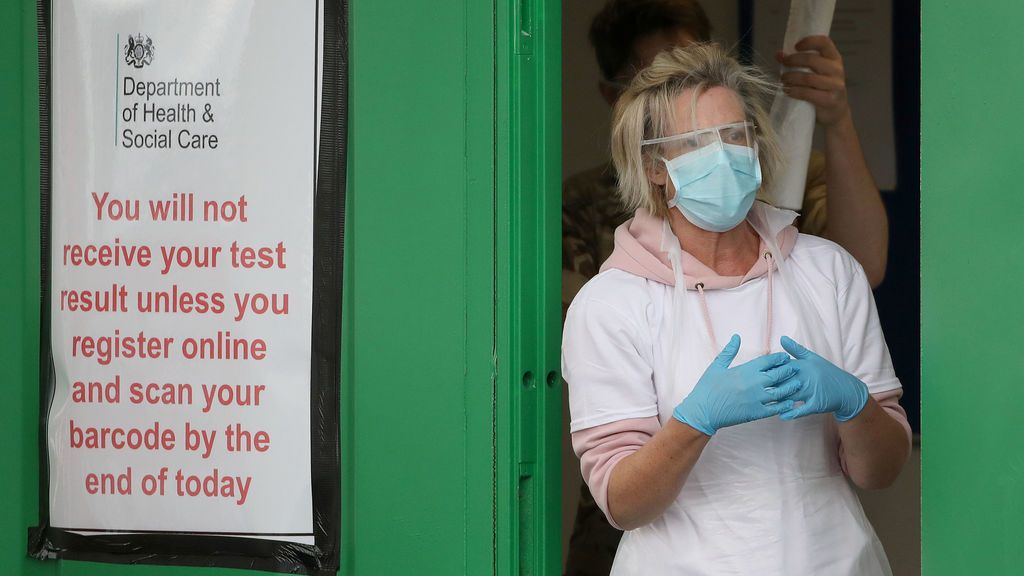 Reino Unido se plantea introducir pasaportes sanitarios para sus trabajadores Reino Unido se plantea introducir pasaportes sanitarios para sus trabajadores