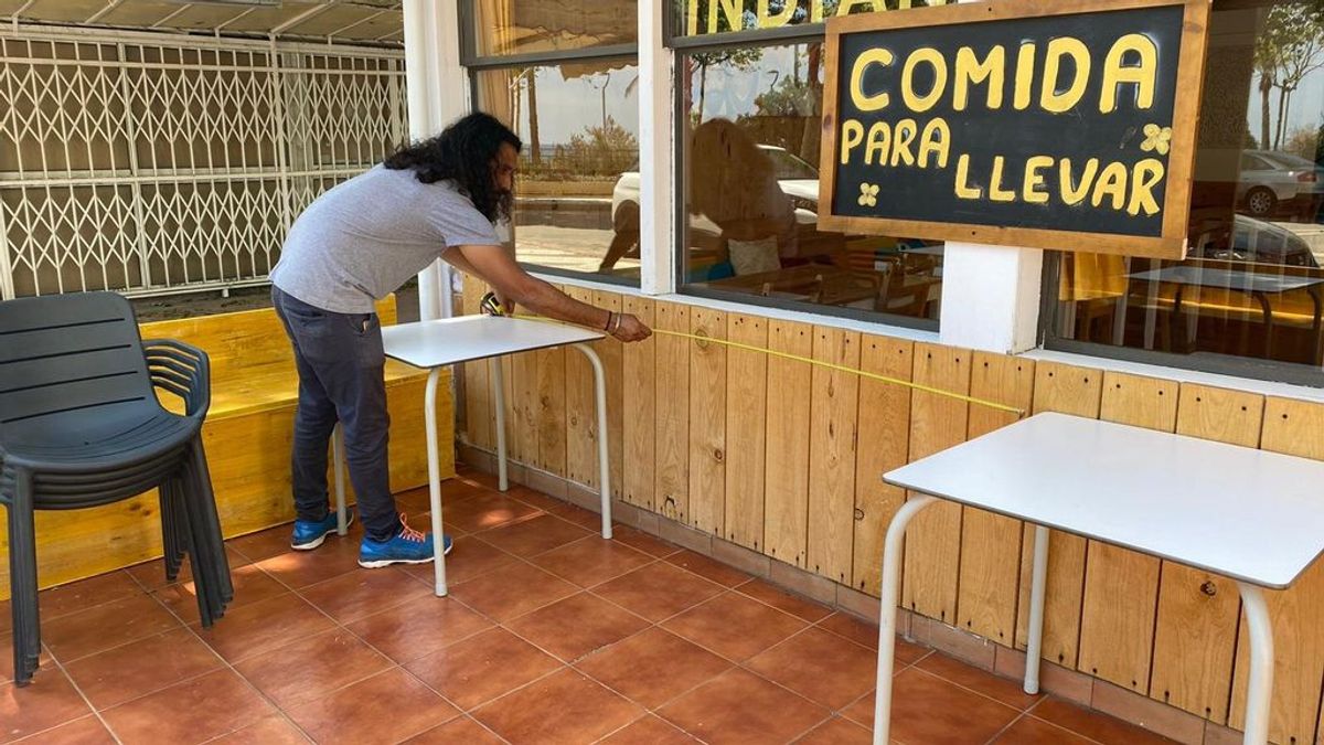 Los restaurantes preparan las terrazas para abrir el lunes entre "incertidumbre" y "desinformación" Los restaurantes preparan las terrazas para abrir el lunes entre "incertidumbre" y "desinformación"
