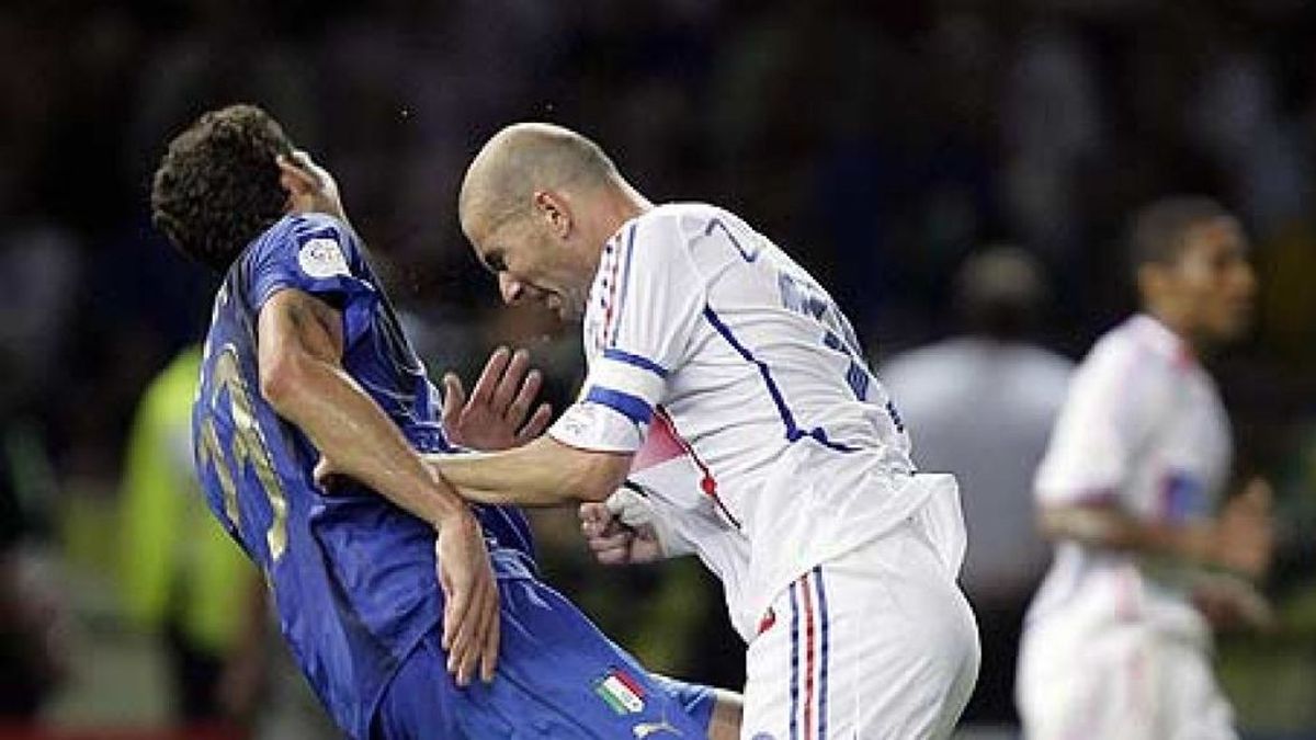 "Prefiero a tu hermana antes que tu camiseta": Materazzi confiesa la frase exacta que le dijo a Zidane antes del cabezazo del Mundial 2006 "Prefiero a tu hermana antes que tu camiseta": Materazzi confiesa la frase exacta que le dijo a Zidane antes del cabezazo del Mundial 2006