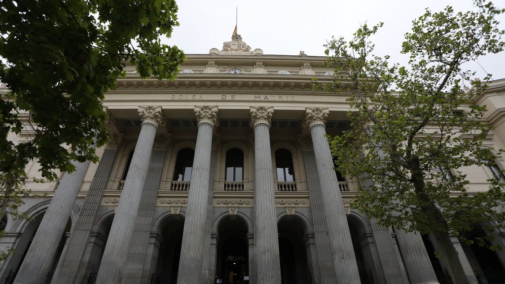 El Ibex 35 cae cerca de un 3% por la tensión entre China y EE.UU. El Ibex 35 cae cerca de un 3% por la tensión entre China y EE.UU.