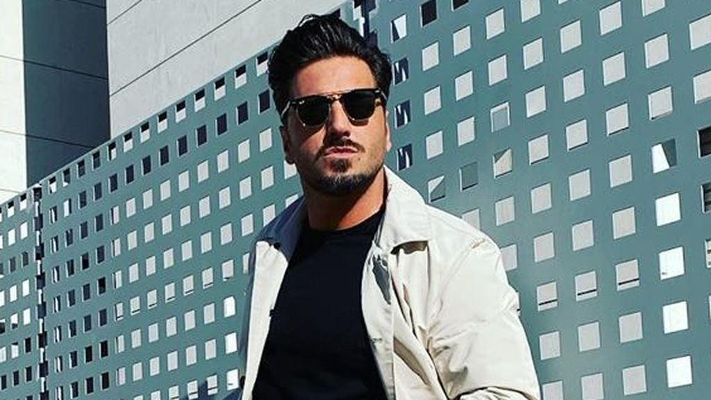 Terraza, paredes blancas y decoración extravagante: David Bustamante muestra su casa por dentro