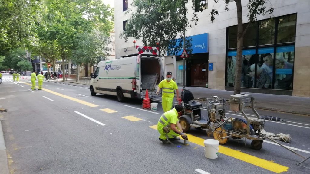 Barcelona amplía las aceras para peatones y prohíbe aparcar a las motos Barcelona amplía las aceras para peatones y prohíbe aparcar a las motos