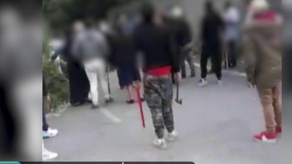 Dos policías heridos tras ser atacados por un grupo de 20 personas en O Vao