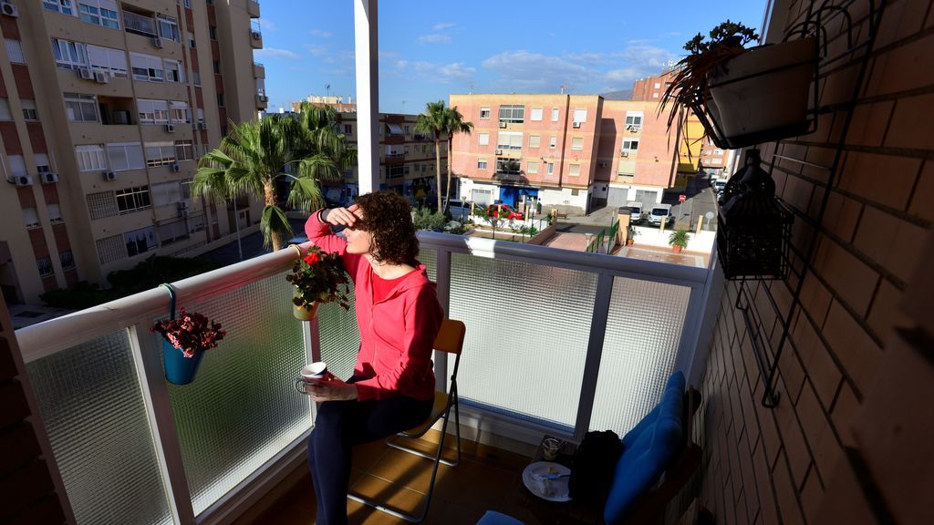 20200505 NAC MUJER TERRAZA
