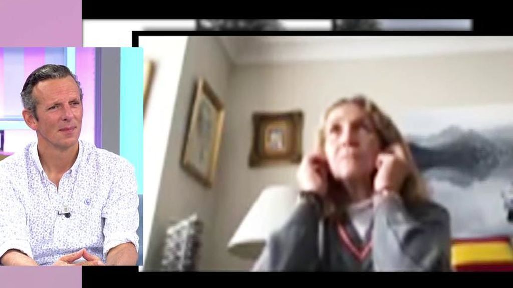 La Infanta Elena canta de nuevo con  un look muy español