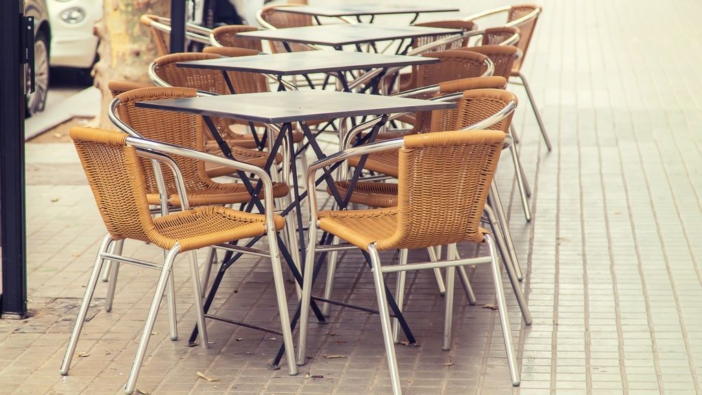 Madrid: las terrazas de bares y restaurantes podrían ocupar bandas de aparcamiento para no perder aforo Madrid: las terrazas de bares y restaurantes podrían ocupar bandas de aparcamiento para no perder aforo