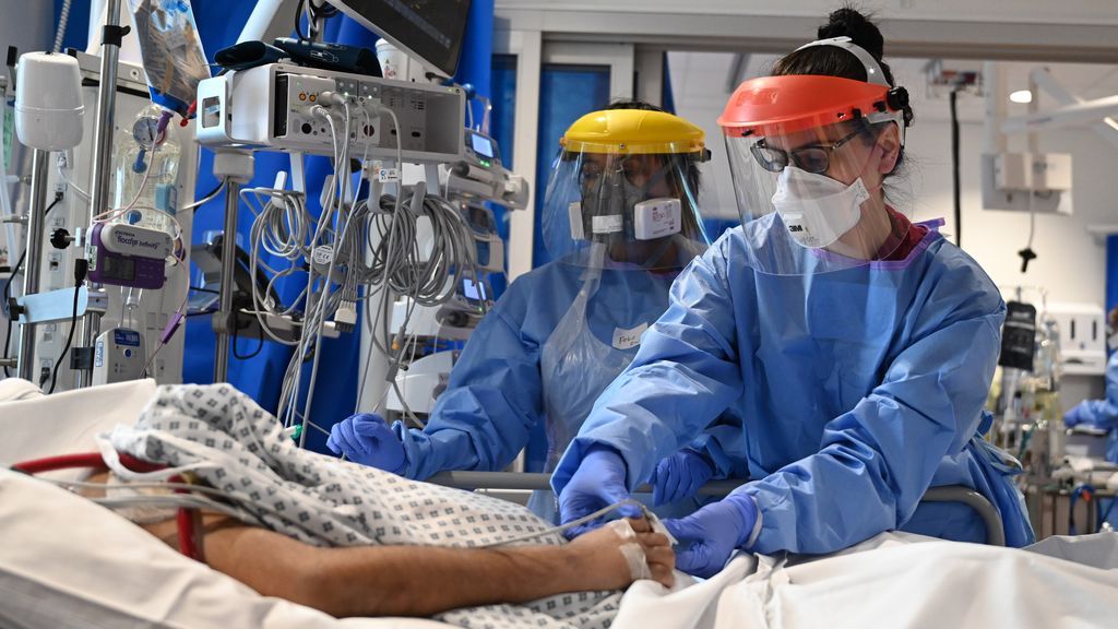 La mayoría de los sanitarios se contagió antes del confinamiento, cuando denunciaban falta de protección La mayoría de los sanitarios se contagió antes del confinamiento, cuando denunciaban falta de protección