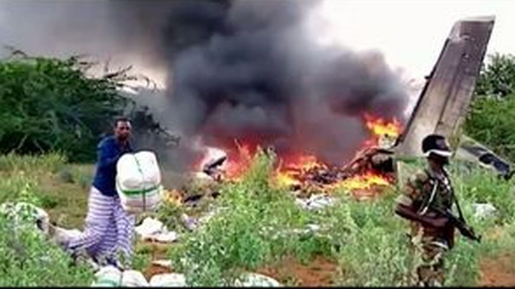 7 muertos al estrellarse un avión con material contra el coronavirus en Somalia: podría haber sido derribado