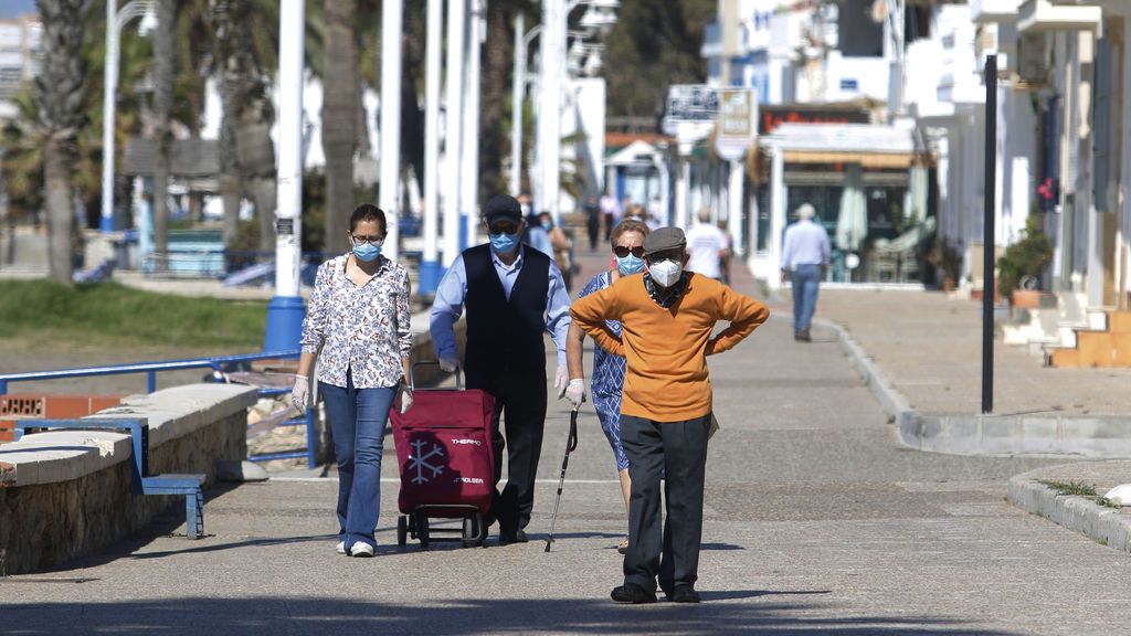 Andalucía pide que sus ocho provincias y 30 de sus 33 distritos pasen a la fase 1 Andalucía pide que sus ocho provincias y 30 de sus 33 distritos pasen a la fase 1