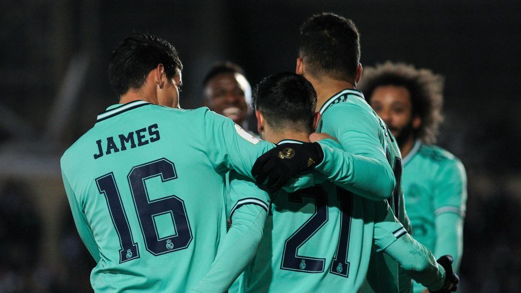 Jugadores del Real Madrid celebran un gol