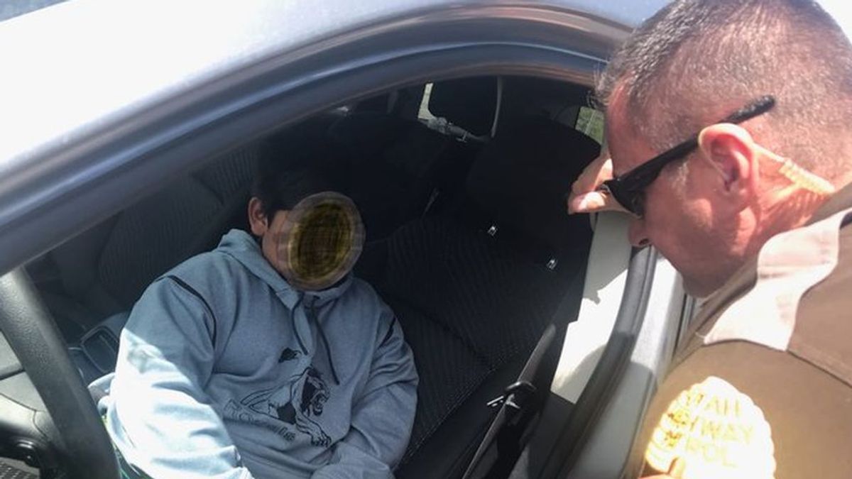 La policía de EE.UU. para a un niño de cinco años que conducía un coche para ir a comprar un Lamborghini La policía de EE.UU. para a un niño de cinco años que conducía un coche para ir a comprar un Lamborghini