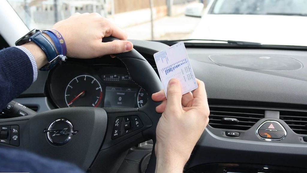 Los permisos de conducción caducados estarán vigentes hasta 60 días después de finalizar el estado de alarma Los permisos de conducción caducados estarán vigentes hasta 60 días después de finalizar el estado de alarma