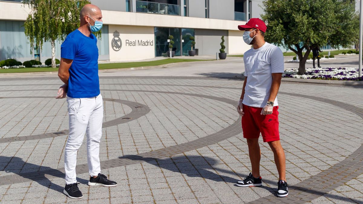 Hazard habla con Zidane en su primer día tras el confinamiento. Hazard habla con Zidane en su primer día tras el confinamiento.