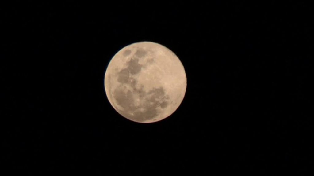 Imágenes de la superluna de las flores