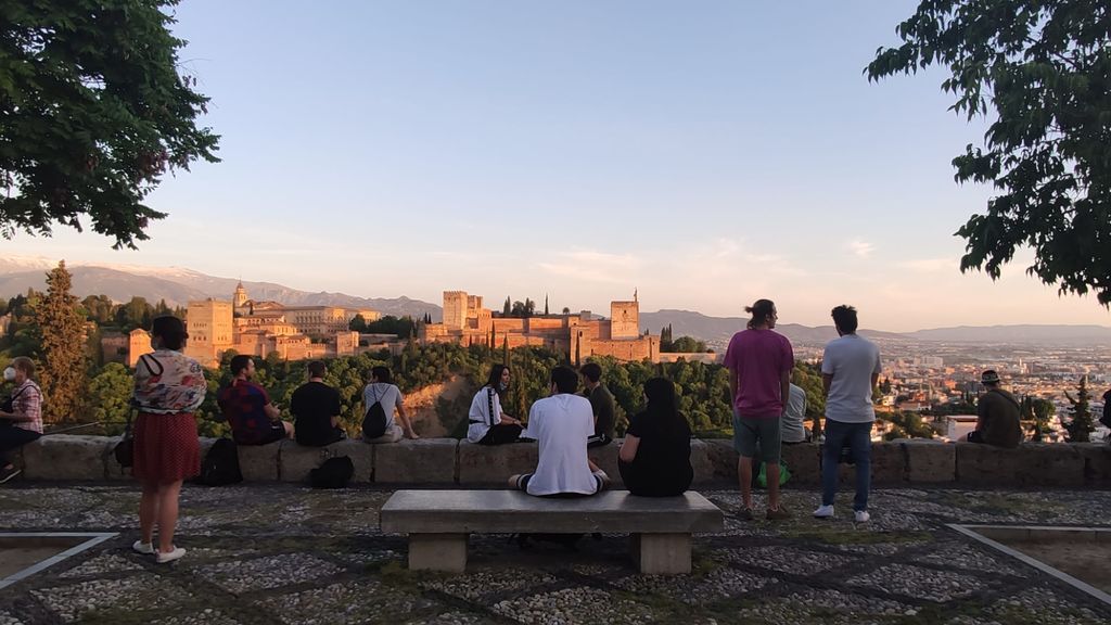 El desconfinamiento se deja notar en Granada: repunte “preocupante” de fallecidos y contagios El desconfinamiento se deja notar en Granada: repunte “preocupante” de fallecidos y contagios