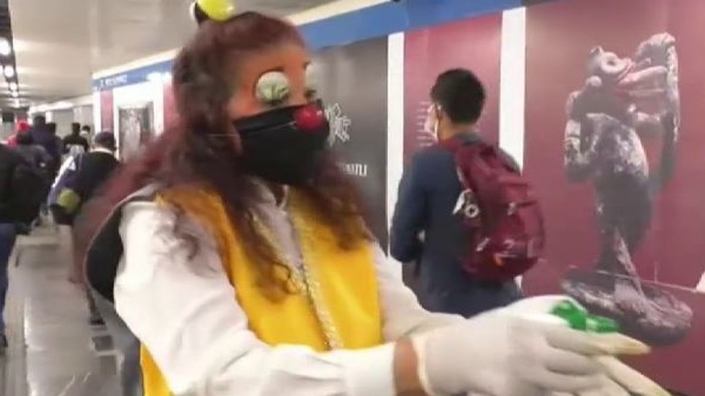 'Sonrisitas' en el metro para evitar contagiarse de coronavirus