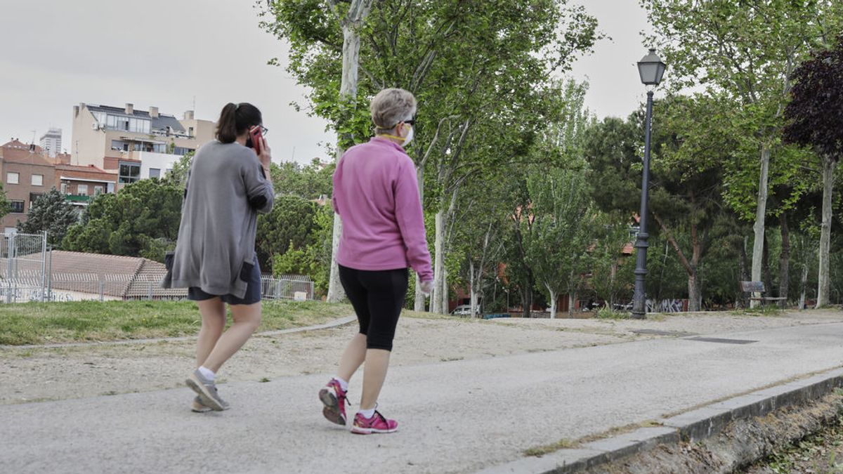 Picores en las piernas al volver a pasear: por qué ocurre esto tras el confinamiento