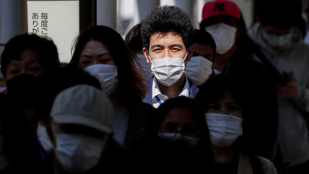 La televisión japonesa muestra con un experimento lo fácil que es contagiarse del coronavirus La televisión japonesa muestra con un experimento lo fácil que es contagiarse del coronavirus
