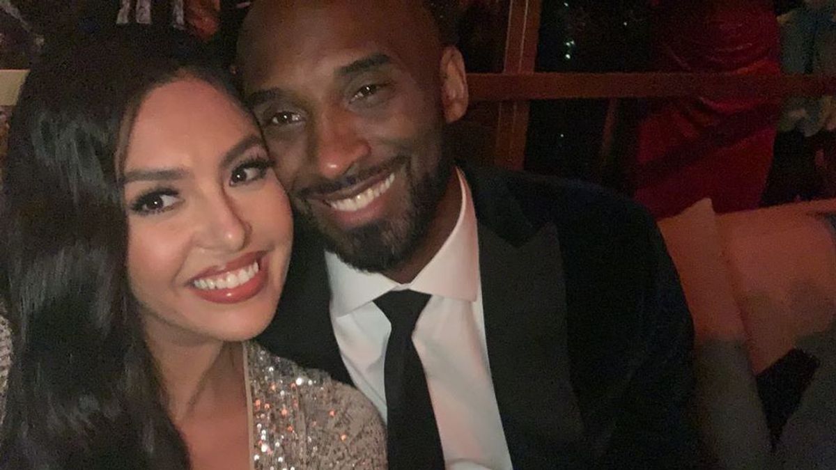 La viuda de Bryant da un paso más en su estrategia legal por el accidente de helicóptero de su marido: denuncia a los policías que filtraron las fotos de lugar del siniestro La viuda de Bryant da un paso más en su estrategia legal por el accidente de helicóptero de su marido: denuncia a los policías que filtraron las fotos de lugar del siniestro