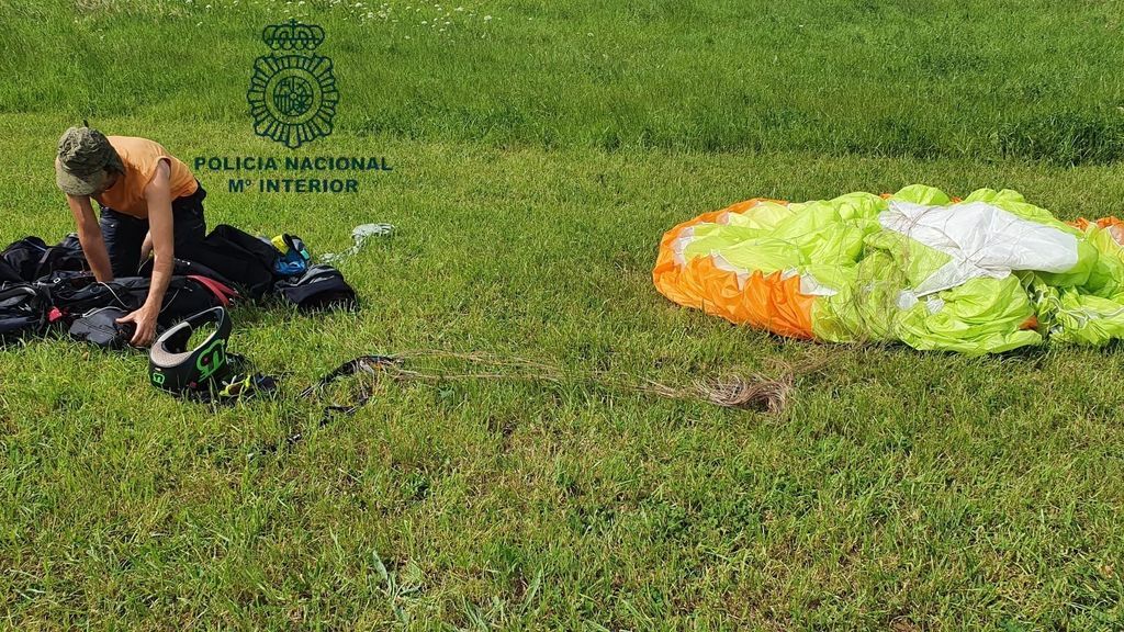 Se salta confinamiento en parapente