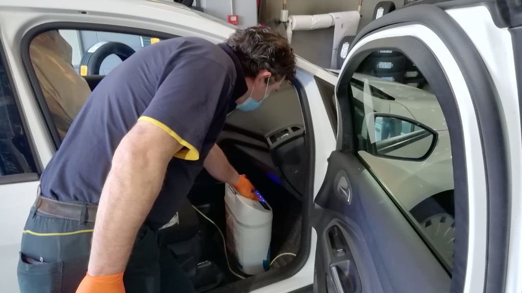 200511 desinfectando coche
