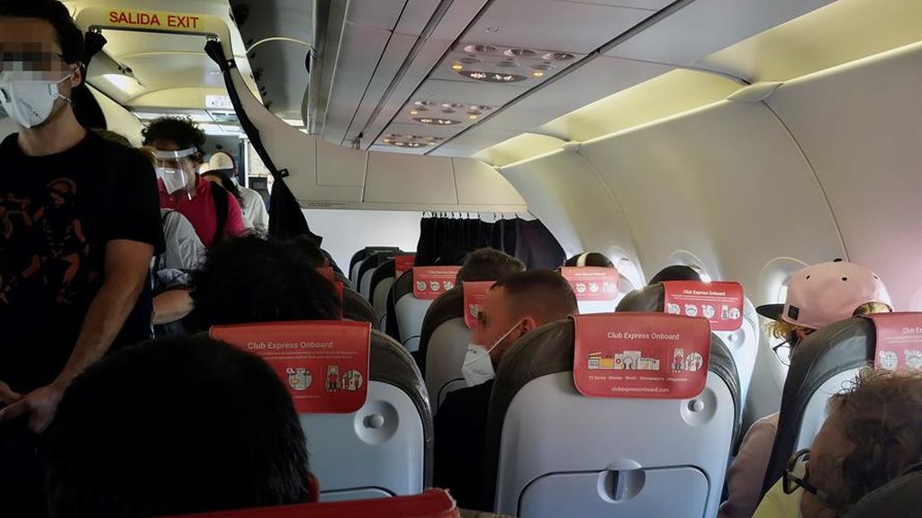 La Guardia Civil denuncia a Iberia por un vuelo Madrid- Canarias que superaba el 70 % de su capacidad La Guardia Civil denuncia a Iberia por un vuelo Madrid- Canarias que superaba el 70 % de su capacidad