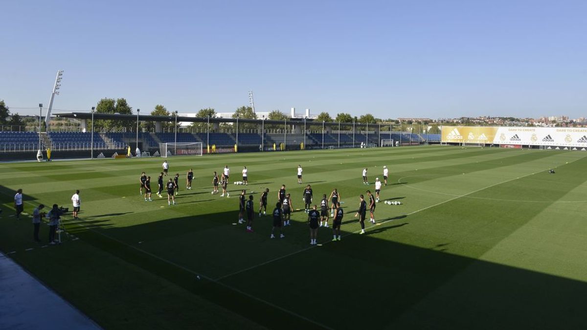 Los jugadores del Real Madrid, entrenando en Valdebebas.