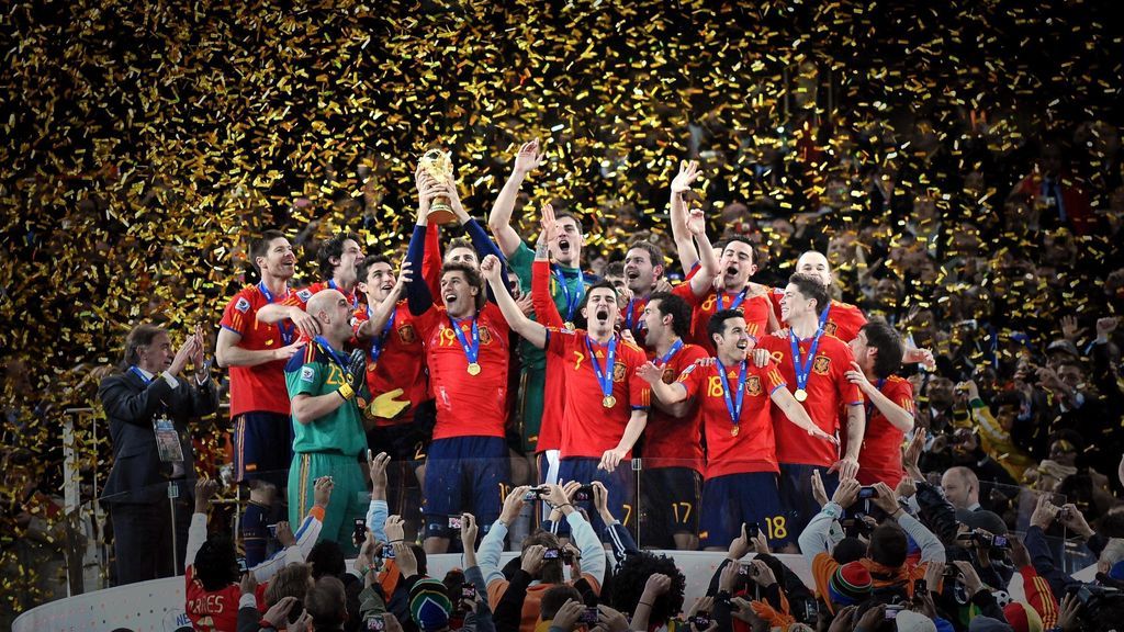 La Selección Española celebrando la victoria.