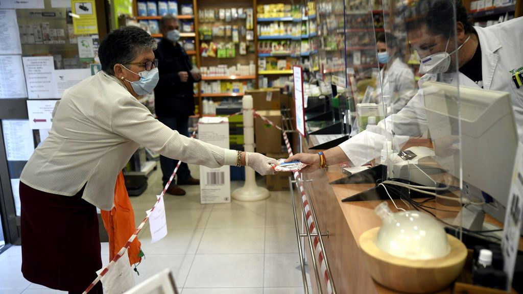 Los enfermeros madrileños advierten: "Dona tu mascarilla FFP2 a los sanitarios, ellos si las necesitan" Los enfermeros madrileños advierten: "Dona tu mascarilla FFP2 a los sanitarios, ellos si las necesitan"