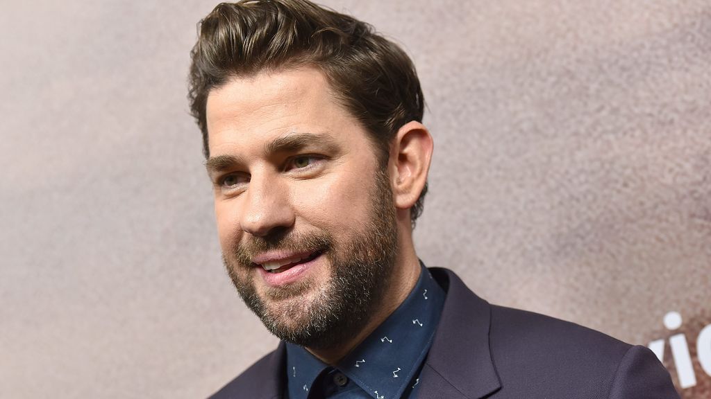 Brad Pitt, Billie Eilish o el reencuentro de 'The Office': así es el informativo del buen rollo de John Krasinski Brad Pitt, Billie Eilish o el reencuentro de 'The Office': así es el informativo del buen rollo de John Krasinski