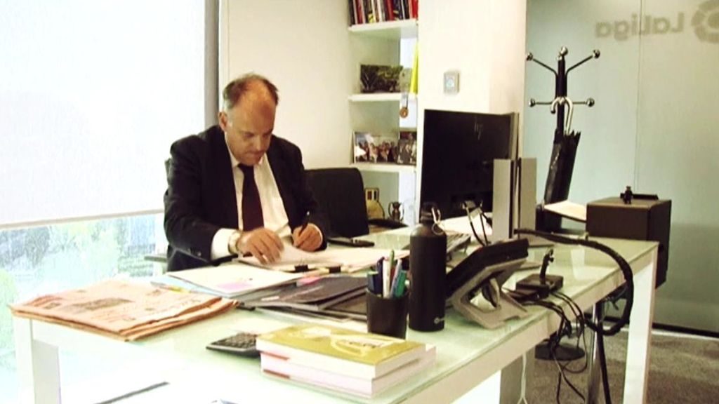 Javier Tebas, trabajando en la sede de la Liga.