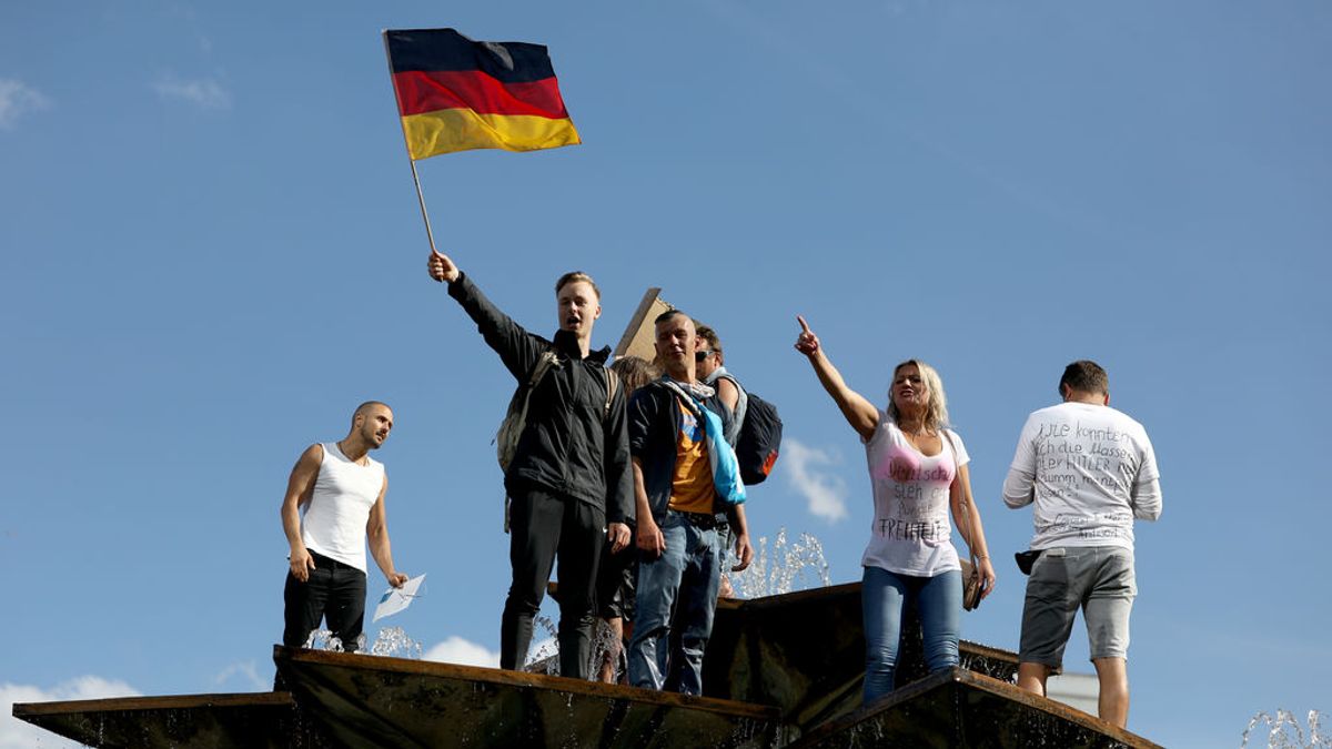 La 'conspiranoia' se organiza en Alemania para frenar la lucha de Merkel contra la COVID-19 La 'conspiranoia' se organiza en Alemania para frenar la lucha de Merkel contra la COVID-19