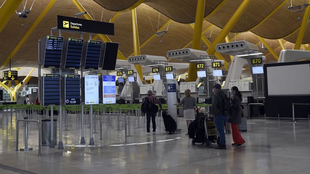 España obligará a guardar una cuarentena de 14 días a los viajeros internacionales a partir del 15 de mayo España obligará a guardar una cuarentena de 14 días a los viajeros internacionales a partir del 15 de mayo