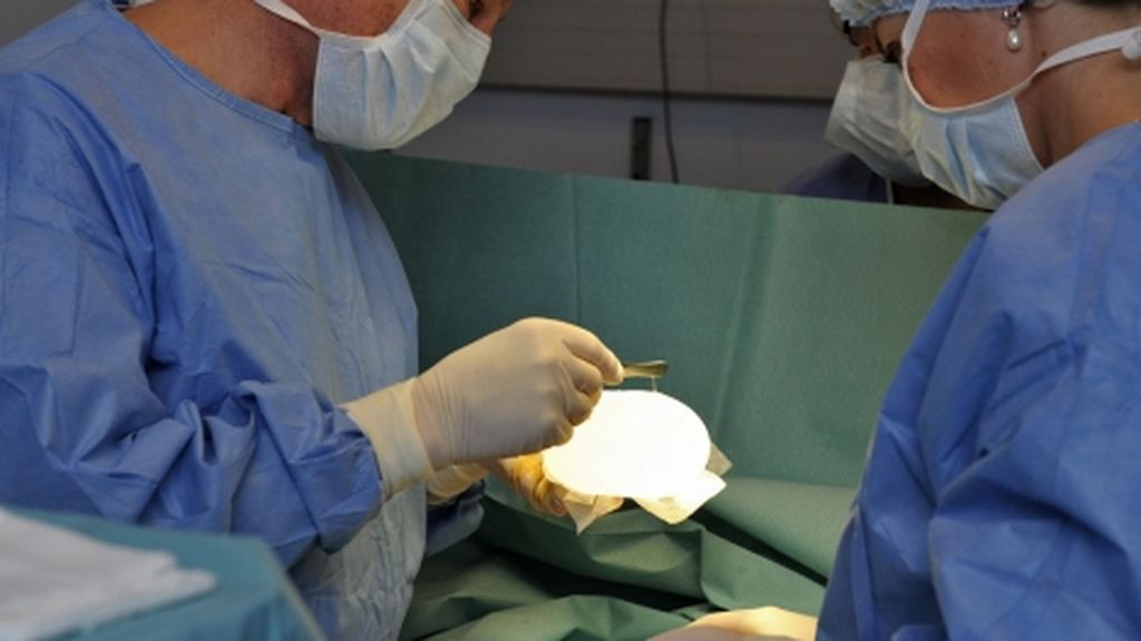 Hay Que Cambiar Las Protesis De Pecho Negligencia médica por cambio de prótesis mamaria: un pecho más alto